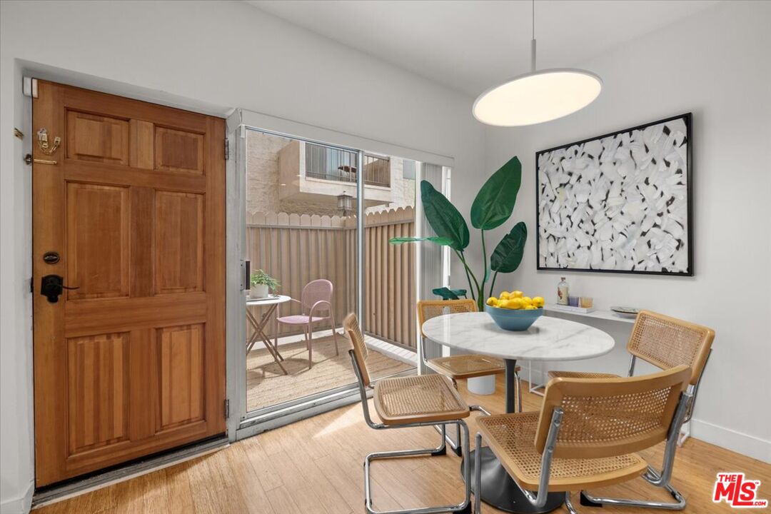 622 South Barrington Avenue, Unit 100 Los Angeles, CA 90049 - Photo 6 of 28