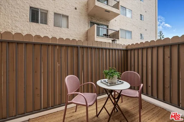 $589,000 | 622 South Barrington Avenue, Unit 100, Los Angeles, CA 90049