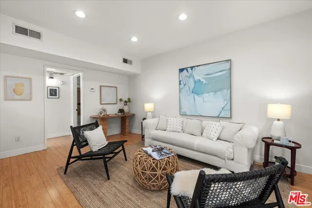 $589,000 | 622 South Barrington Avenue, Unit 100, Los Angeles, CA 90049