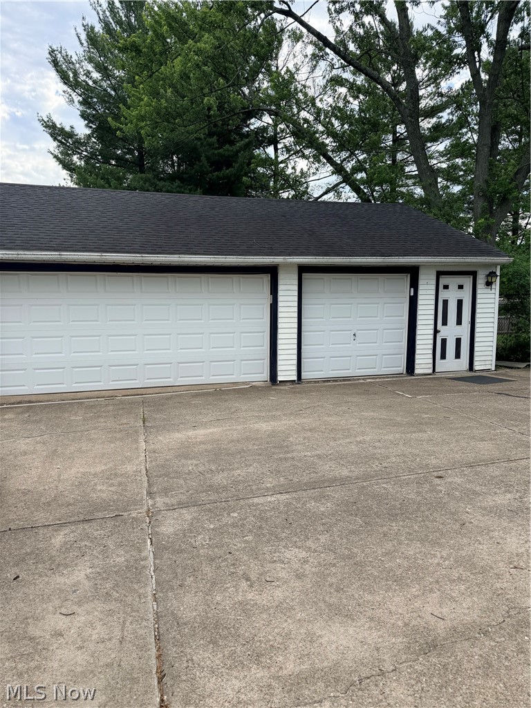 15381 Howe Road Strongsville, OH 44136 - Photo 4 of 50
