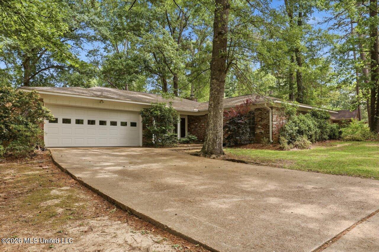 300 Whippoorwill Road Brandon, MS 39047 - Photo 1 of 34 03-300 Whippoorwill Rd _ Hometoursms.com
