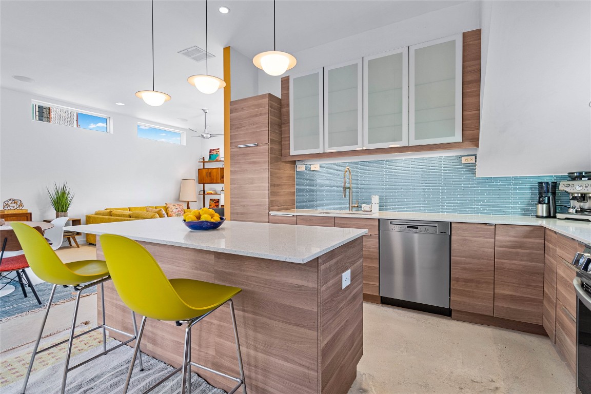 5900 Ventus Street Austin, TX 78721 - Photo 11 of 31