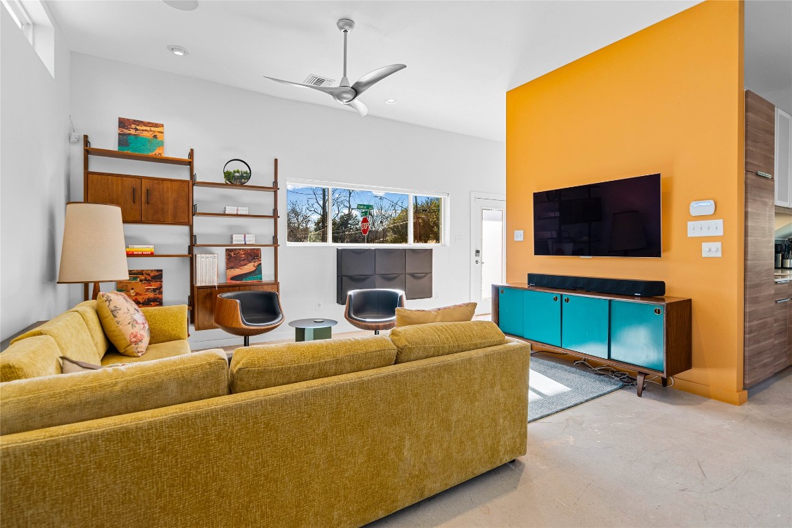 5900 Ventus Street Austin, TX 78721 - Photo 6 of 31