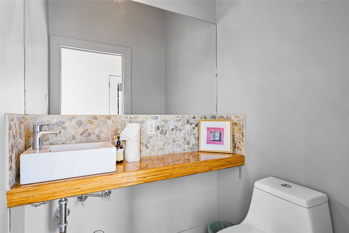 5900 Ventus Street Austin, TX 78721 - Photo 7 of 31