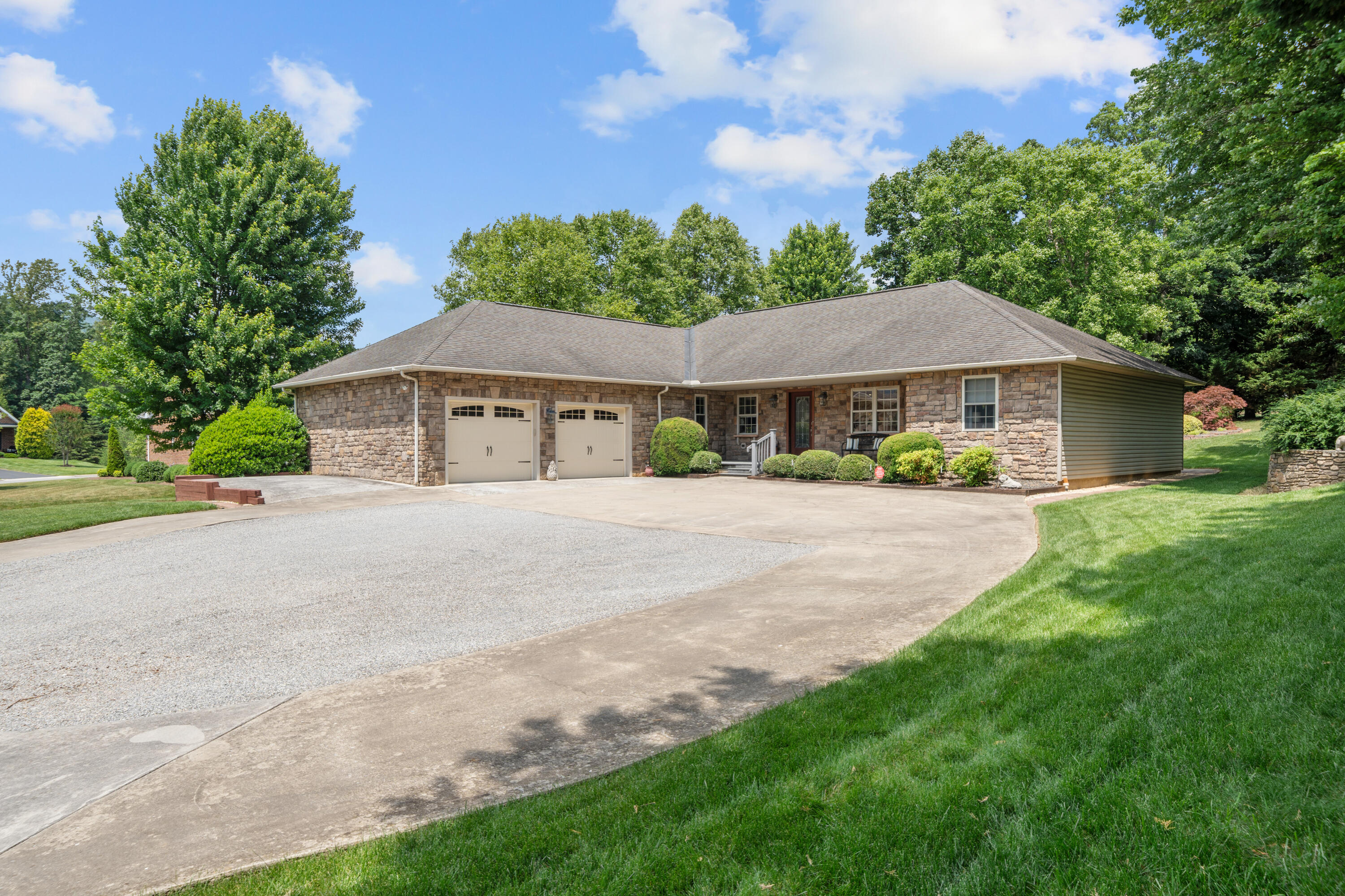 1475 Edgebrook Road Salem, VA 24153 - Photo 33 of 33 Front