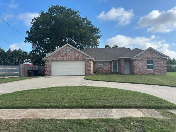 $2,275 | 2615 Ennis Avenue, Fort Worth, TX 76111