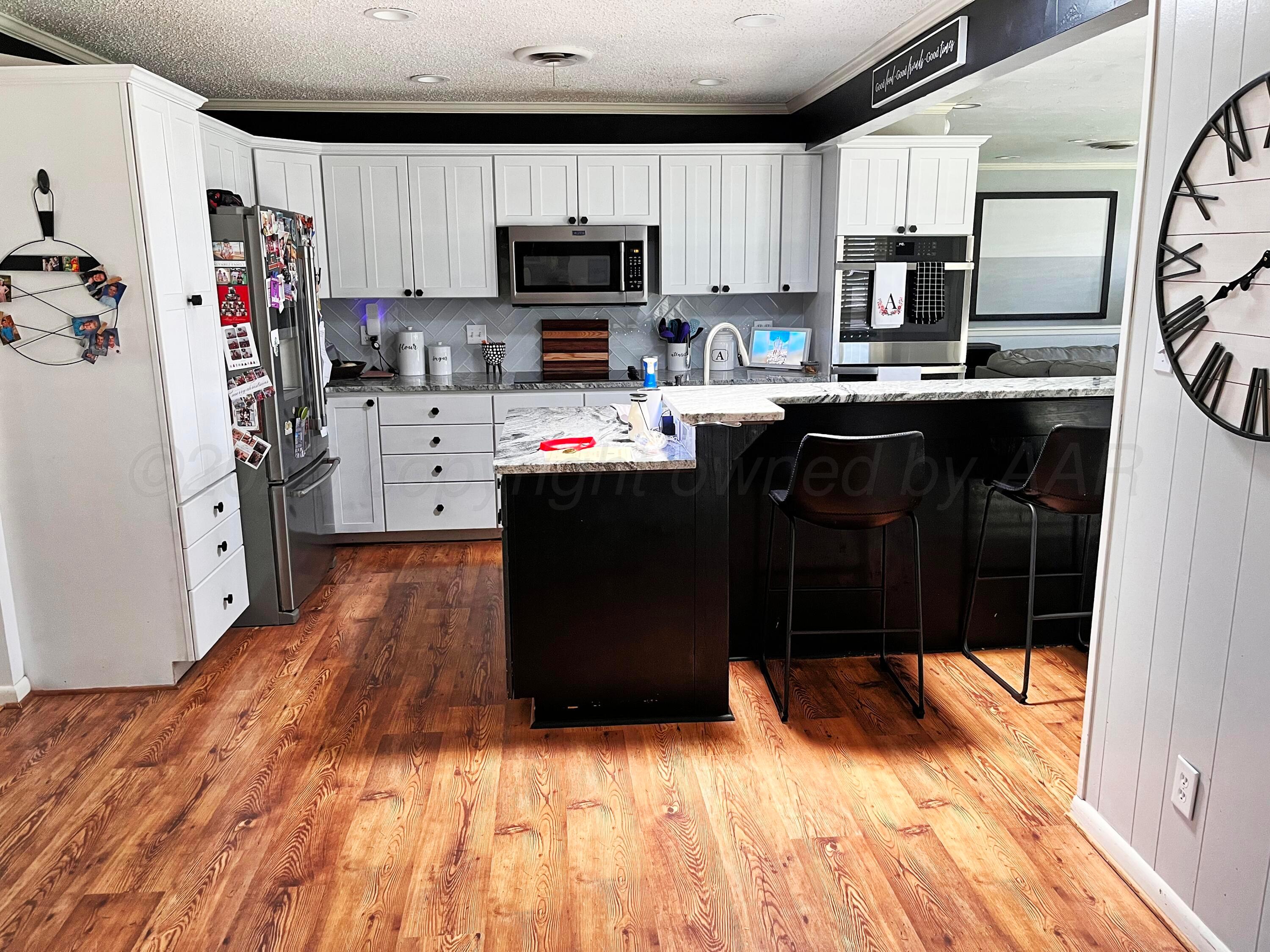 909 Michigan Street Perryton, TX 79070 - Photo 7 of 18 909 Michigan kitchen