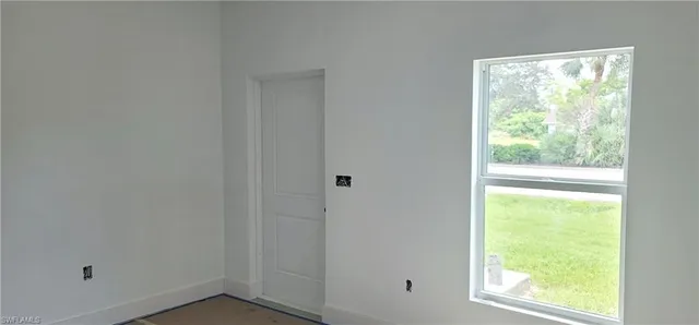 a view of a house with backyard