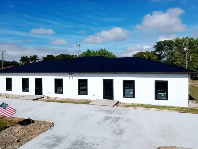 $825,000 | 5255 Coronado Parkway, Naples, FL 34116