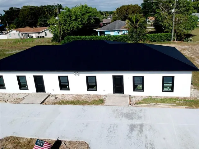 $825,000 | 5255 Coronado Parkway, Naples, FL 34116