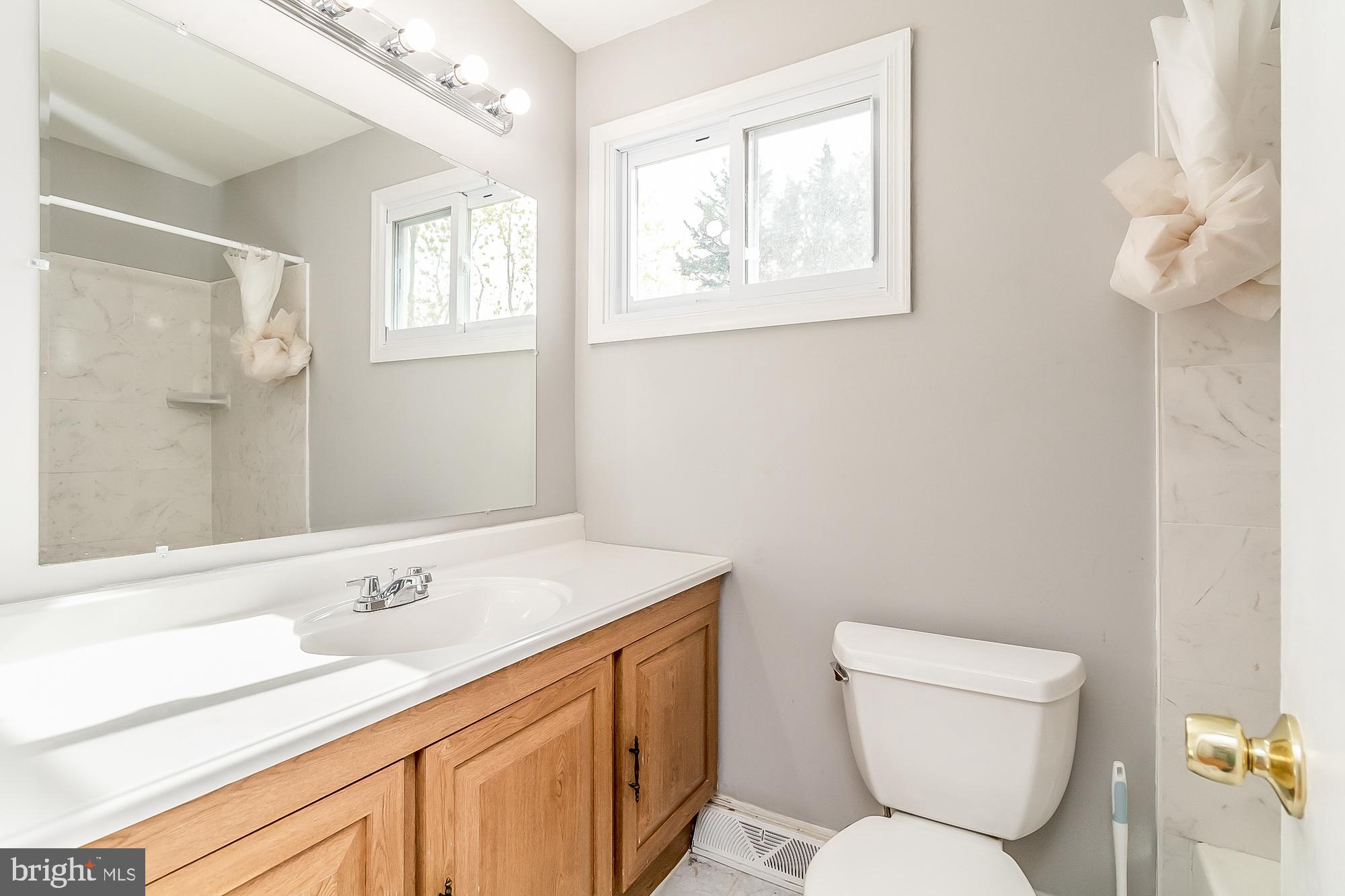 1522 National Rosedale, MD 21237 - Photo 17 of 41 Renovated hall bath