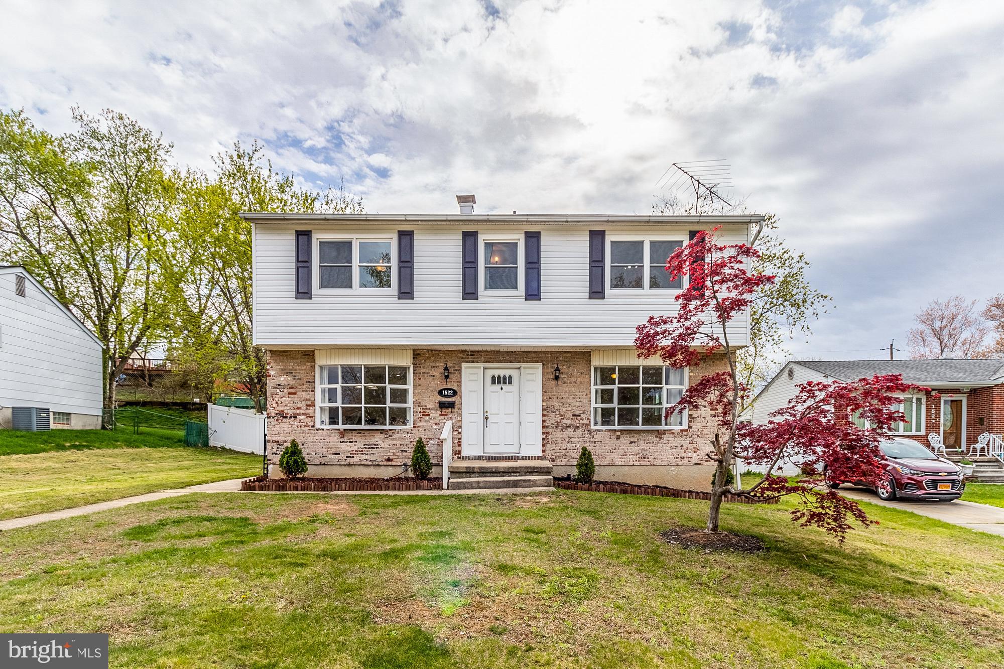 1522 National Rosedale, MD 21237 - Photo 19 of 41 4BR, 1st flr family room, gourmet kitchen, pool!