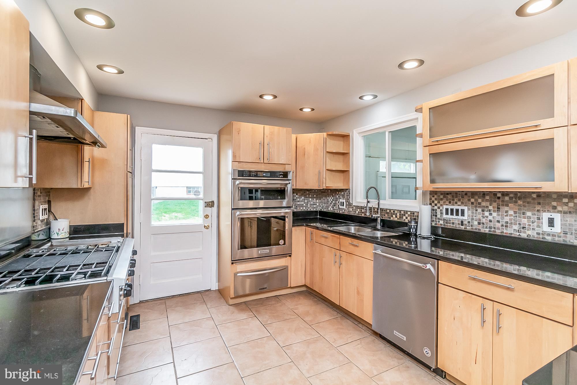 1522 National Rosedale, MD 21237 - Photo 26 of 41 Chef's kitchen - imagine entertaining here!