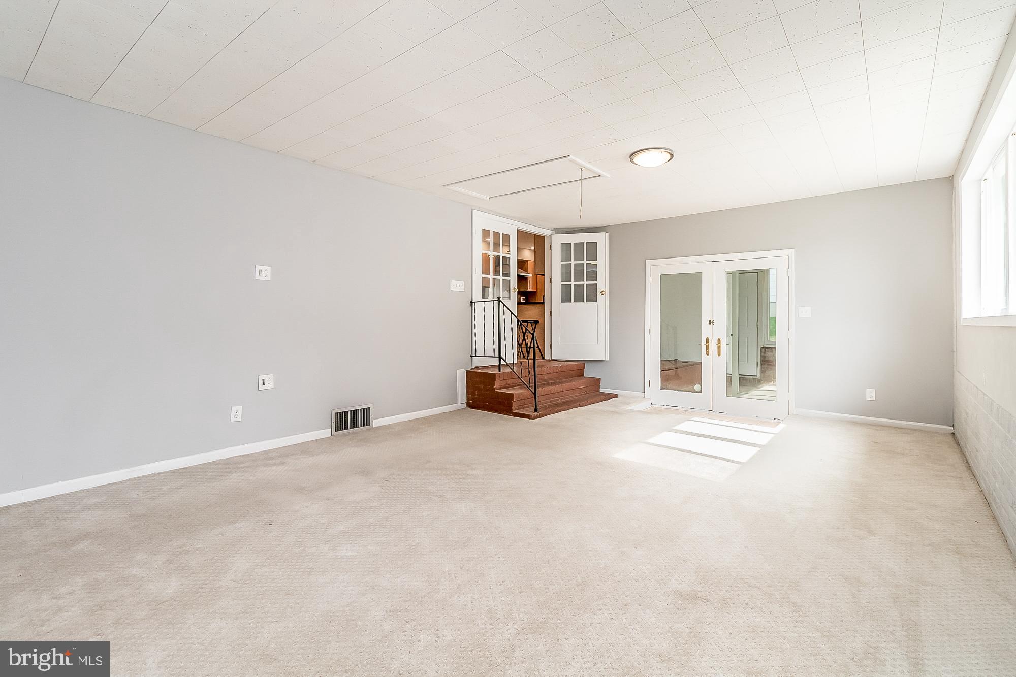 1522 National Rosedale, MD 21237 - Photo 29 of 41 Large FR opens to kitchen and sunroom