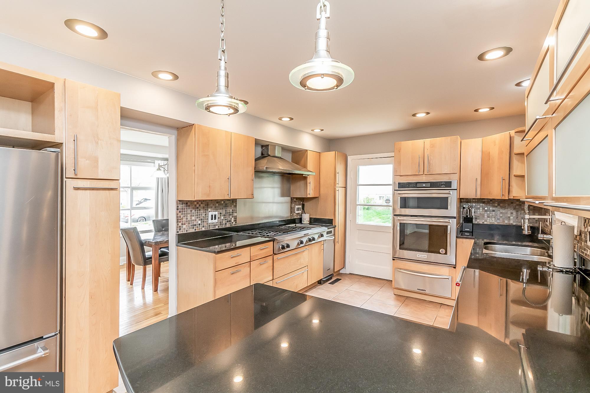 1522 National Rosedale, MD 21237 - Photo 4 of 41 Chef's stove with griddle and grill