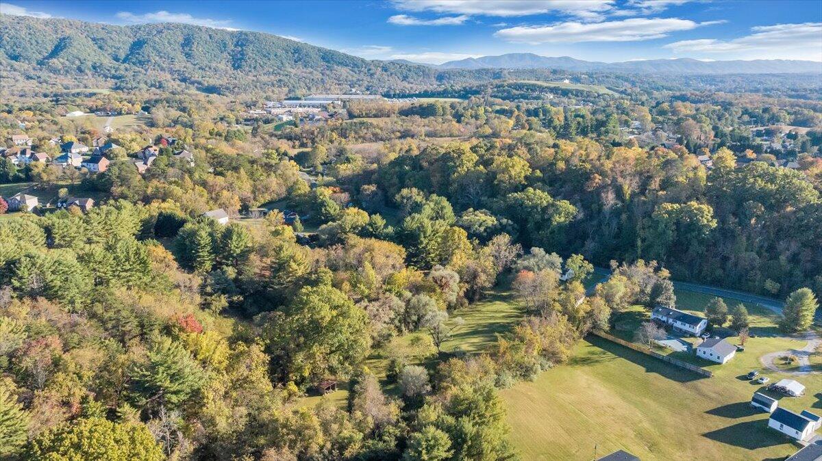 2626 East Ruritan Road Roanoke, VA 24012 - Photo 54 of 68 55-DJI_20241021165044_0008_D_MIB