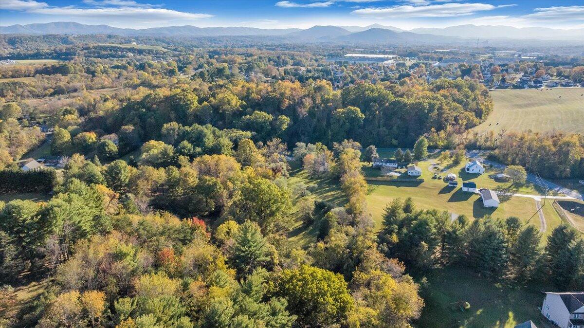 2626 East Ruritan Road Roanoke, VA 24012 - Photo 56 of 68 57-DJI_20241021165107_0010_D_MIB