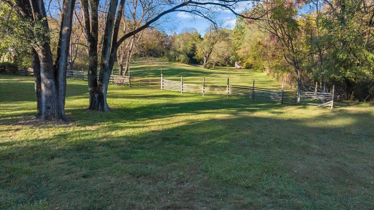 2626 East Ruritan Road Roanoke, VA 24012 - Photo 60 of 68 61-DJI_20241021165413_0015_D_MIB
