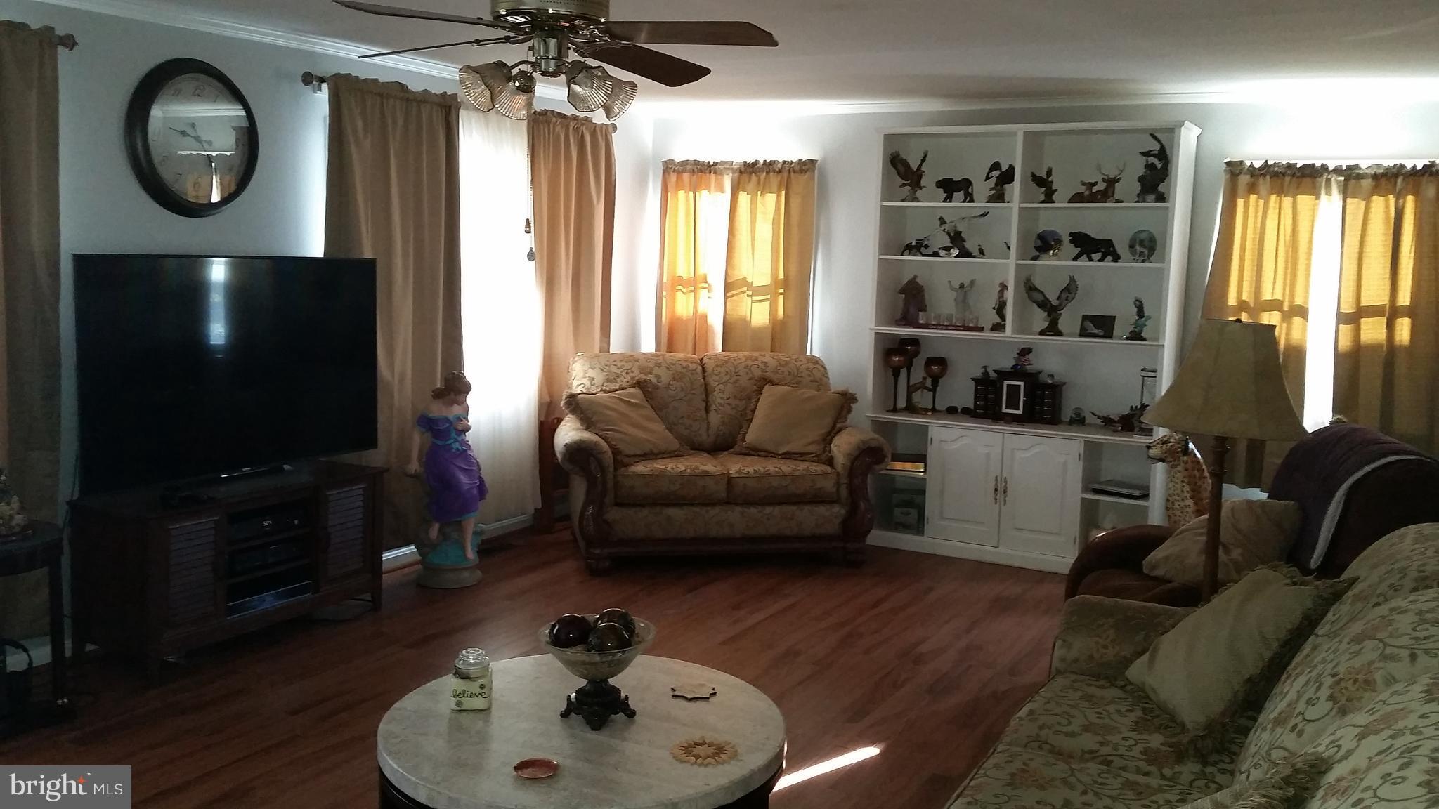 225 West Ash Road Sterling, VA 20164 - Photo 5 of 22 Living Room