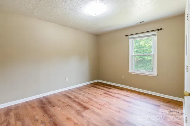 a view of empty room with window