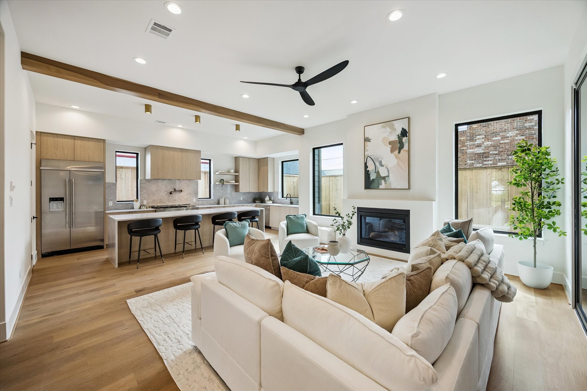 335 Harvard Street Houston, TX 77007 - Photo 6 of 35 Living room - features a gas fireplace.