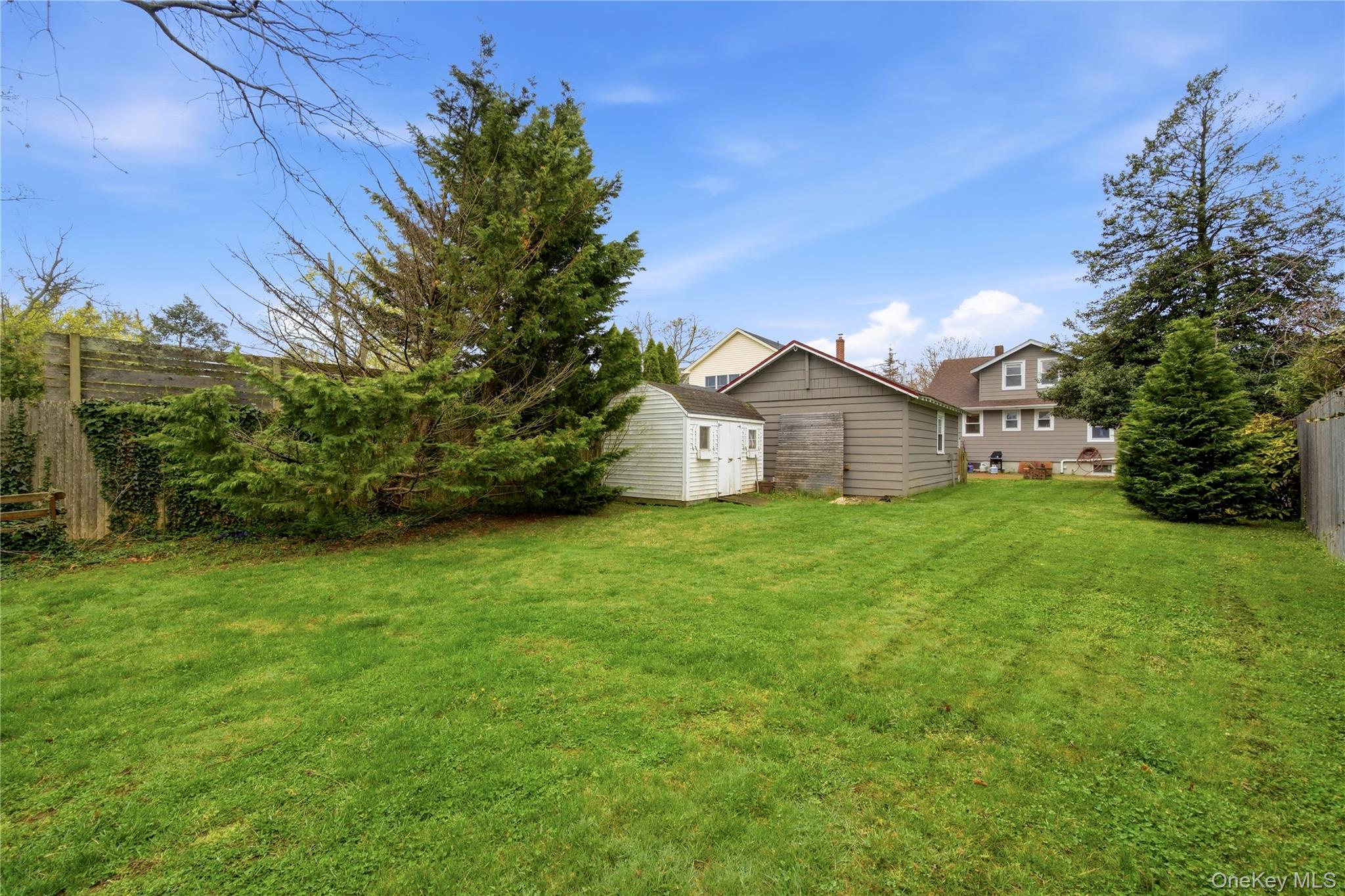 147 Church Avenue Islip, NY 11751 - Photo 36 of 40 a backyard of a house with lots of green space