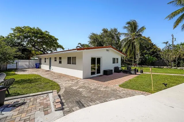 a house view with a backyard space