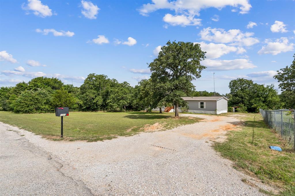 139 Cedar Drive Azle, TX 76020 - Photo 2 of 31