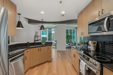 $925,000 | 415 Church Street, Unit 1801, Nashville, TN 37219