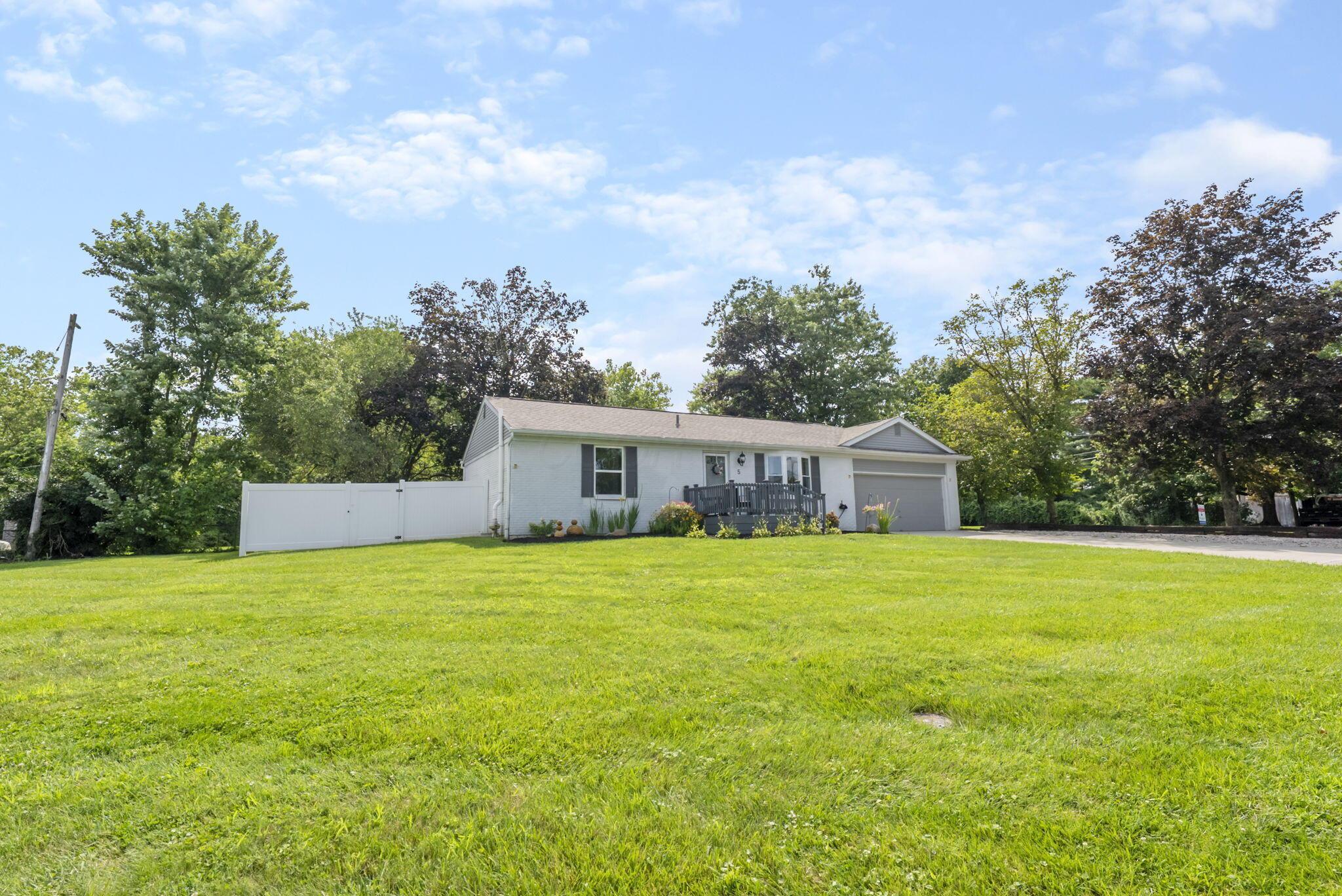 5 Middleview Drive Sunbury, OH 43074 - Photo 2 of 29 28-web-or-mls-DSC01648