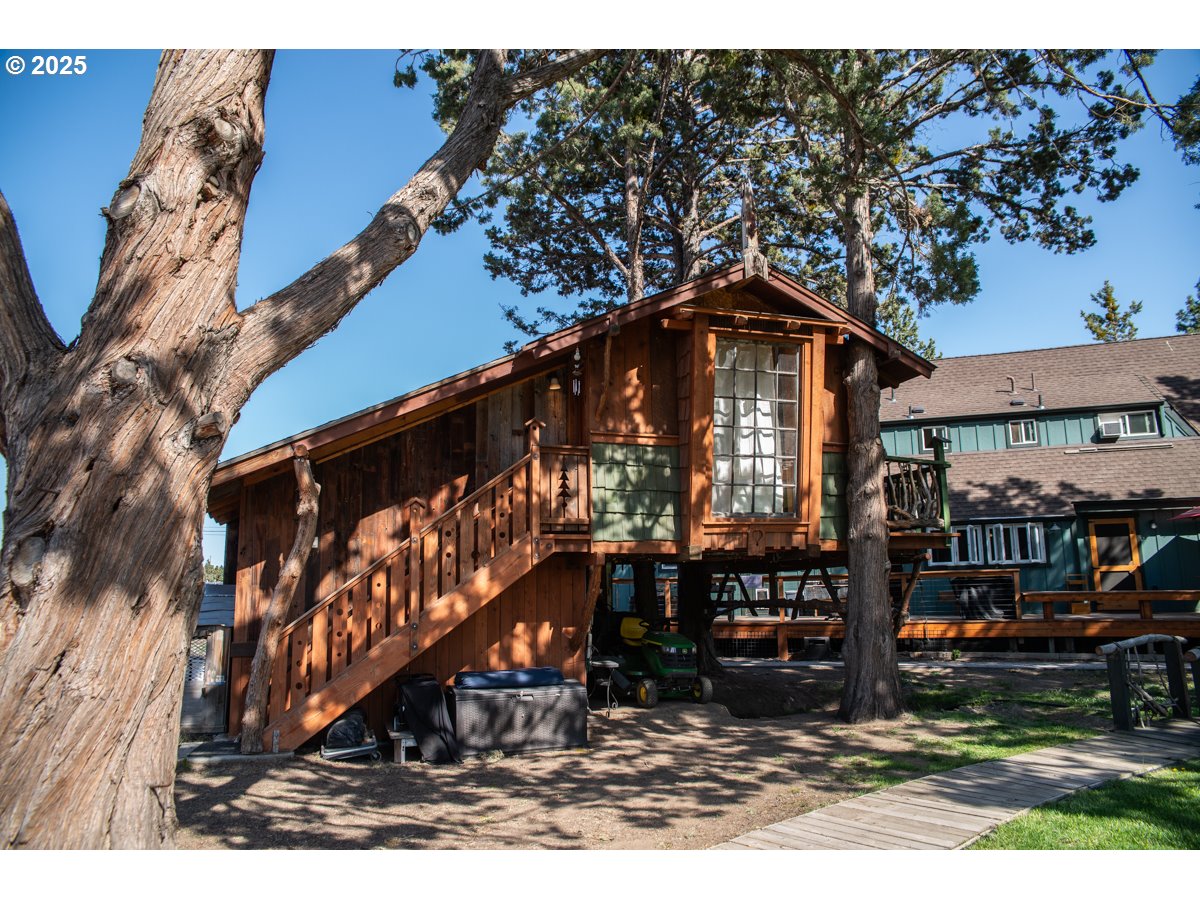62725 Eagle Road Bend, OR 97701 - Photo 28 of 39 a view of a house with a yard