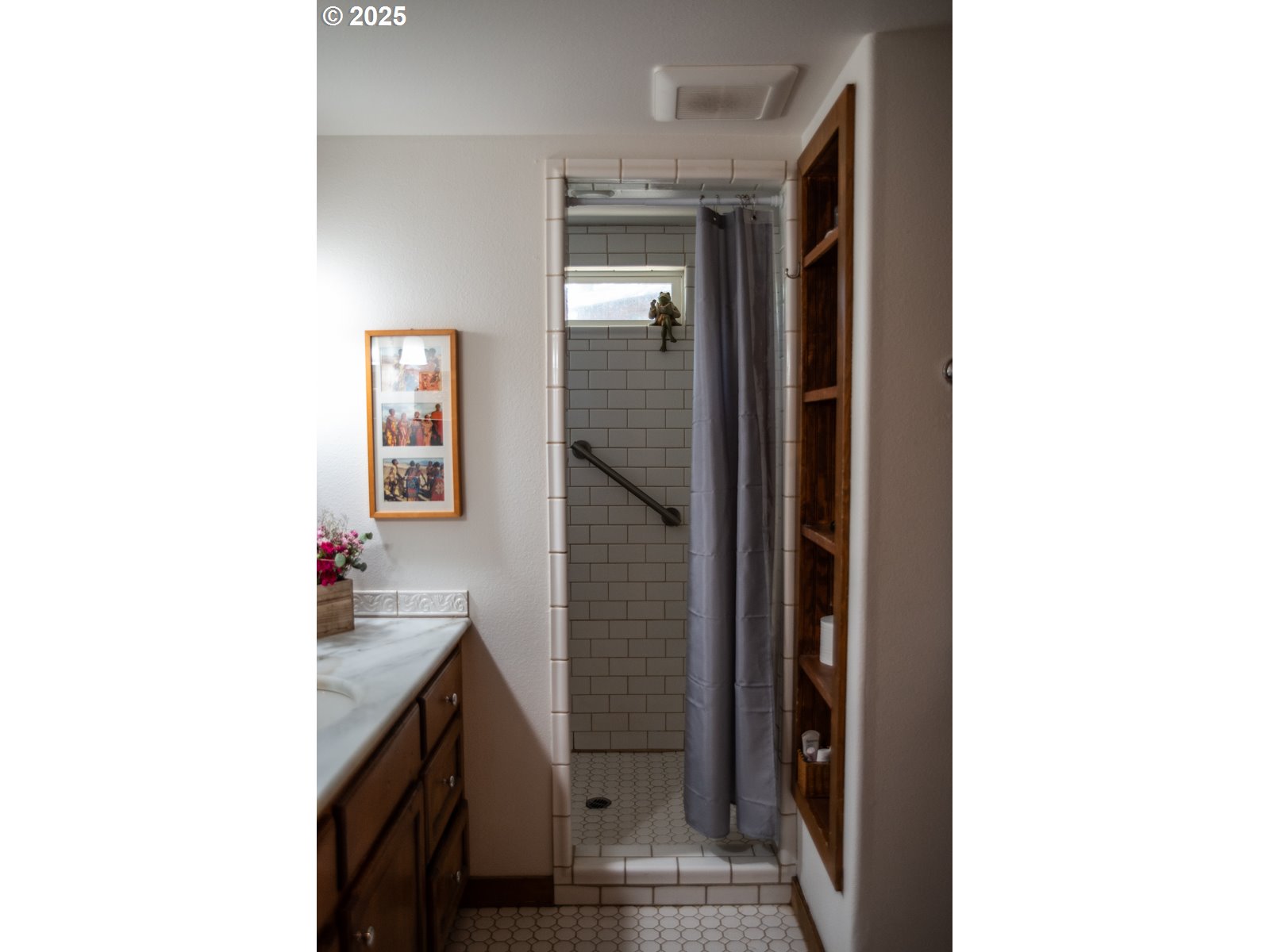 62725 Eagle Road Bend, OR 97701 - Photo 6 of 39 a bathroom with a sink and a mirror