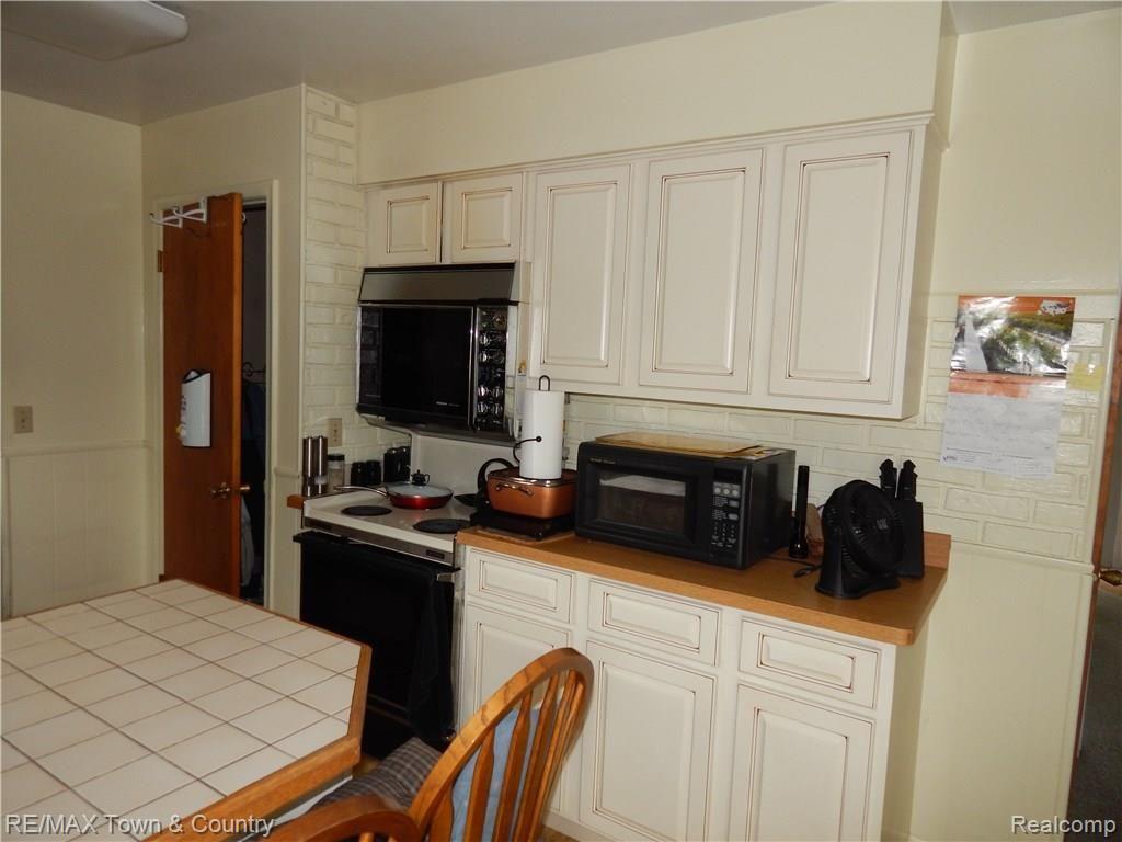 7071 North Nichols Road Flushing, MI 48433 - Photo 13 of 28 DSCN2572.JPG