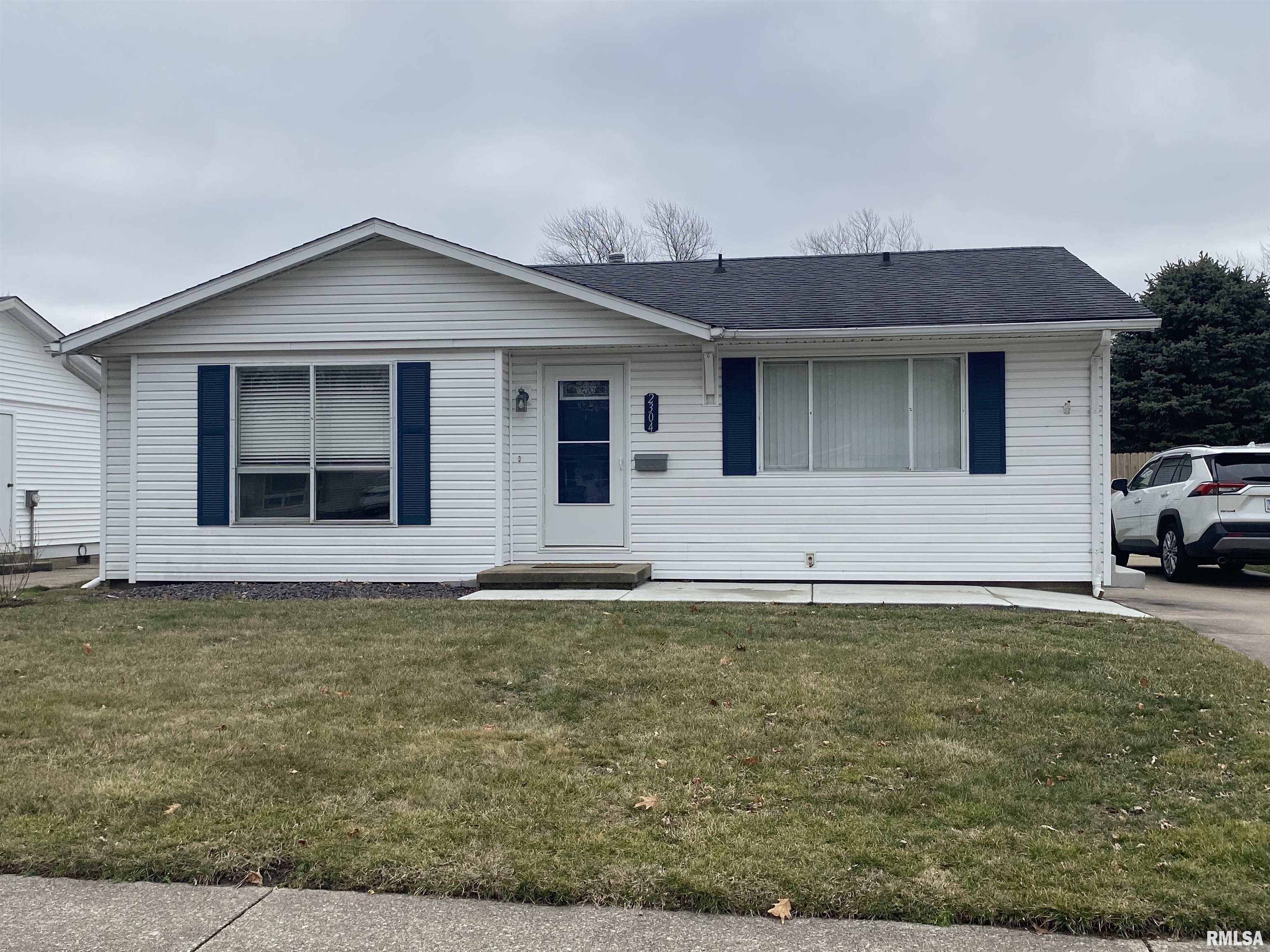 2304 Stokebridge Road Springfield, IL 62702 - Photo 1 of 18