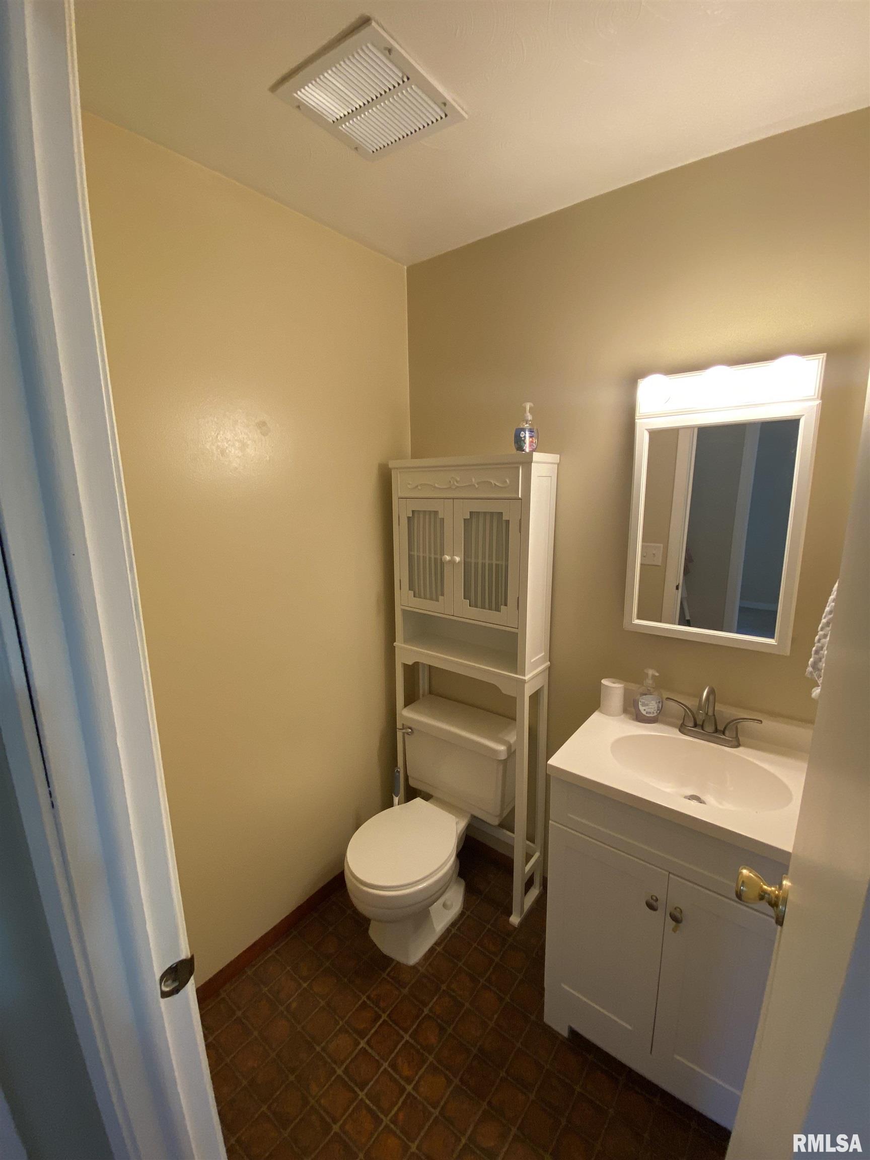 2304 Stokebridge Road Springfield, IL 62702 - Photo 11 of 18