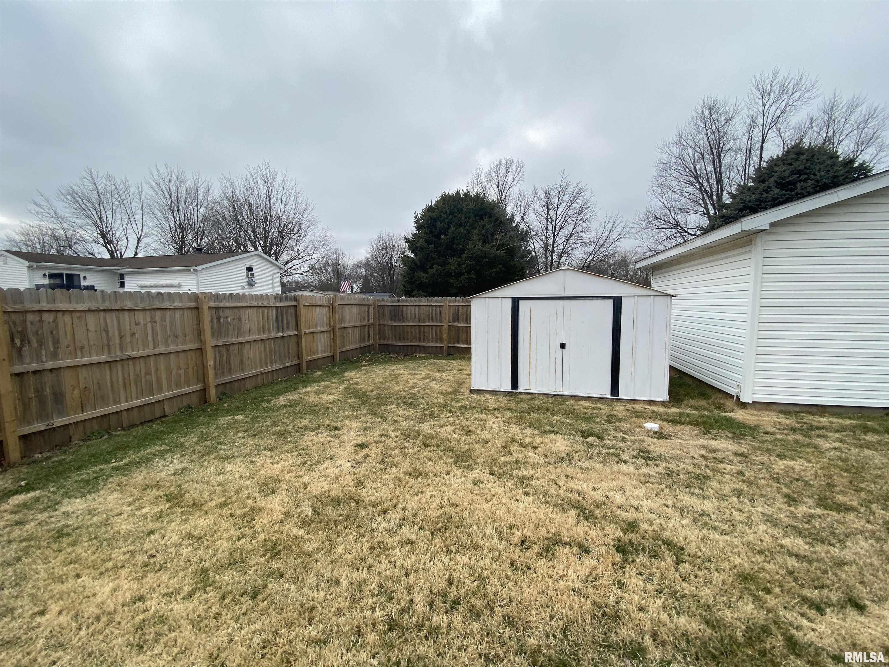 2304 Stokebridge Road Springfield, IL 62702 - Photo 17 of 18