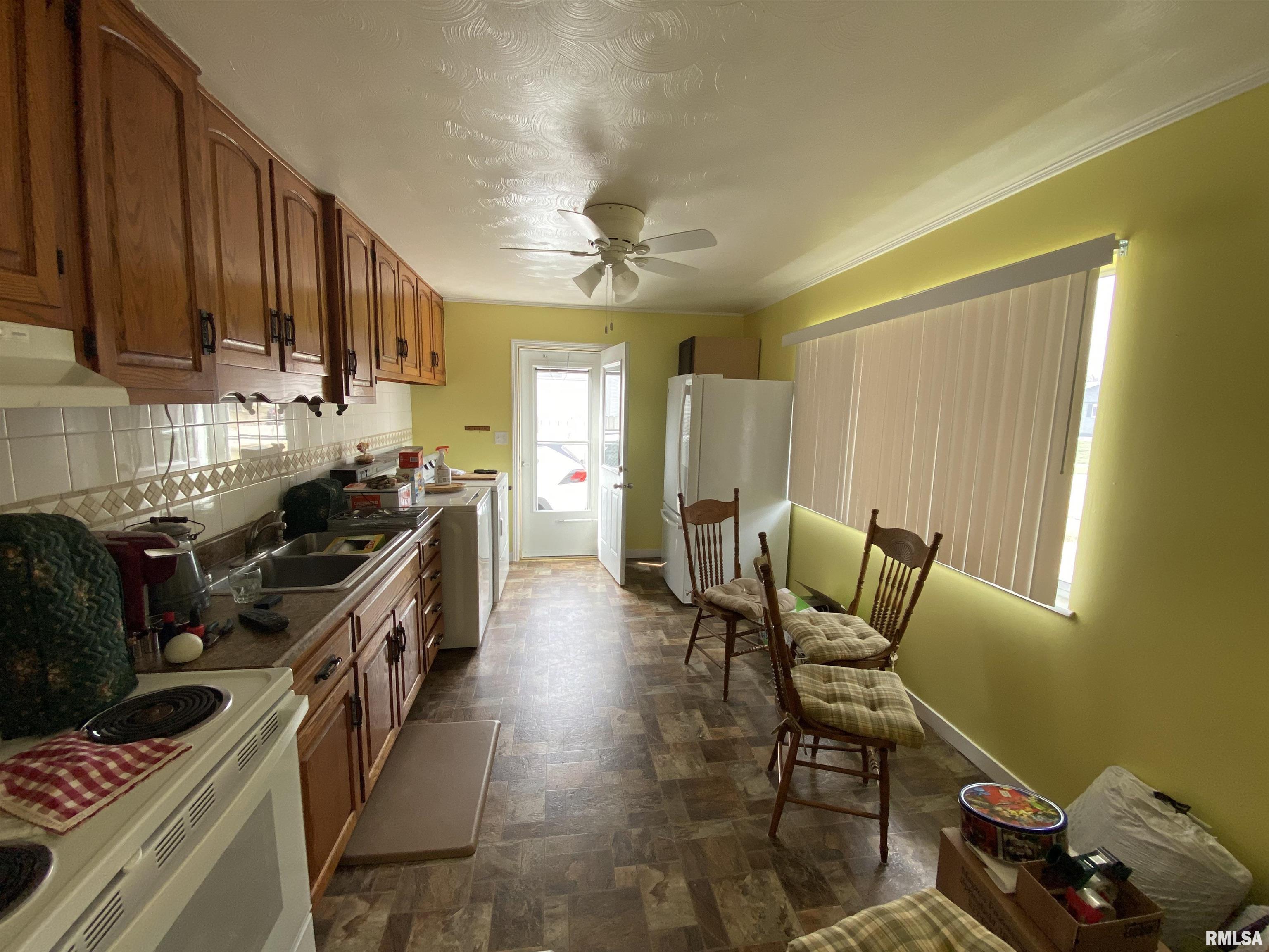 2304 Stokebridge Road Springfield, IL 62702 - Photo 3 of 18