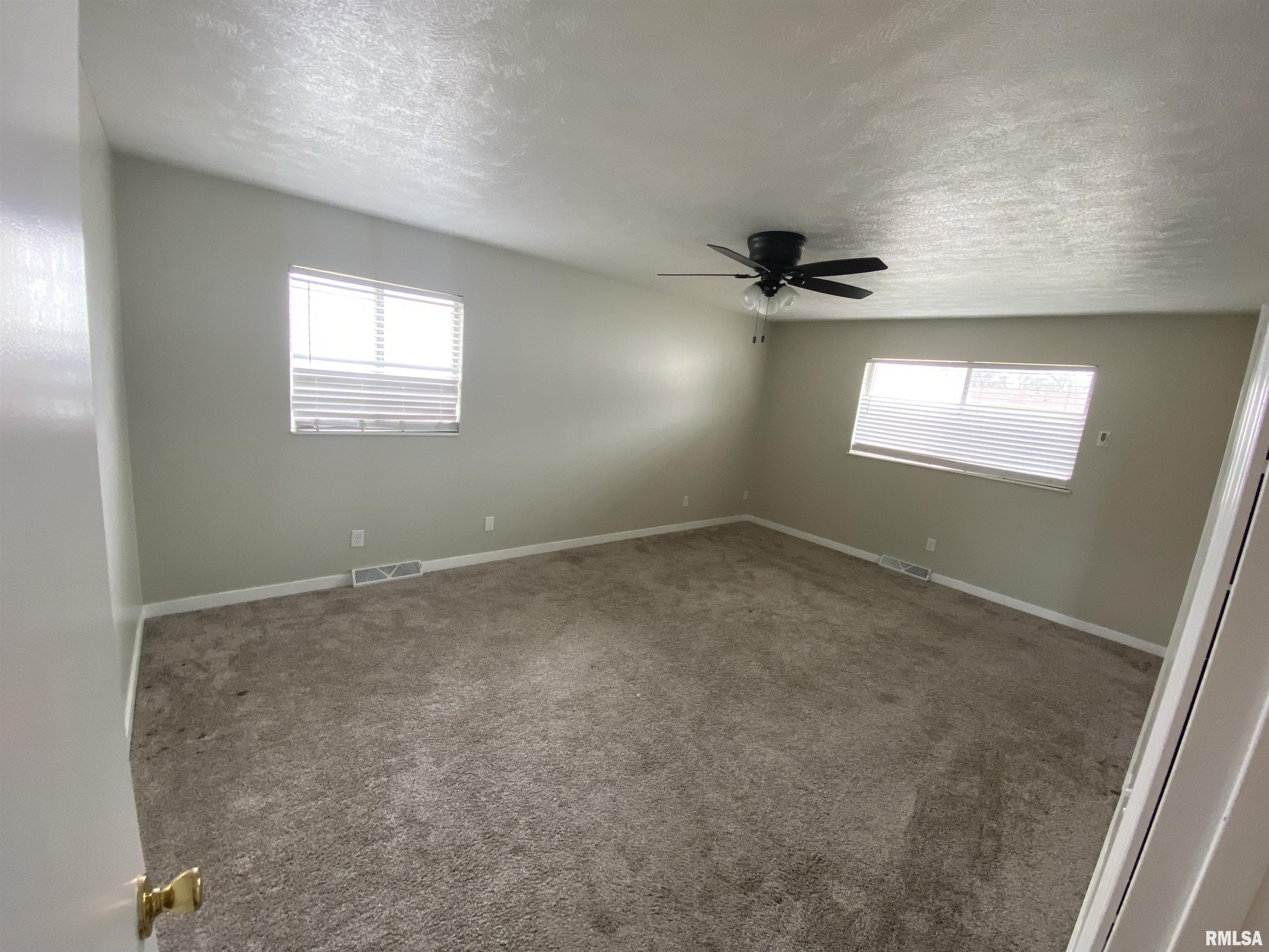 2304 Stokebridge Road Springfield, IL 62702 - Photo 5 of 18