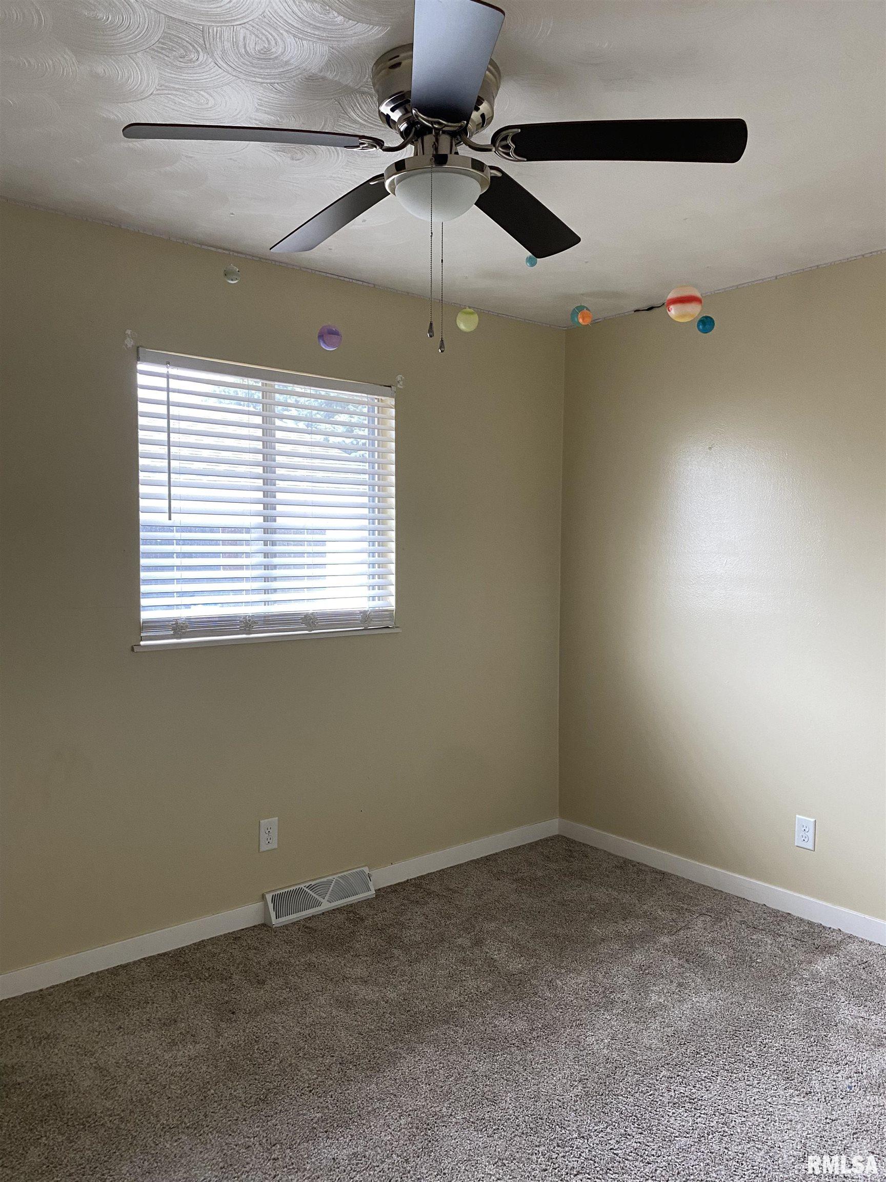 2304 Stokebridge Road Springfield, IL 62702 - Photo 8 of 18