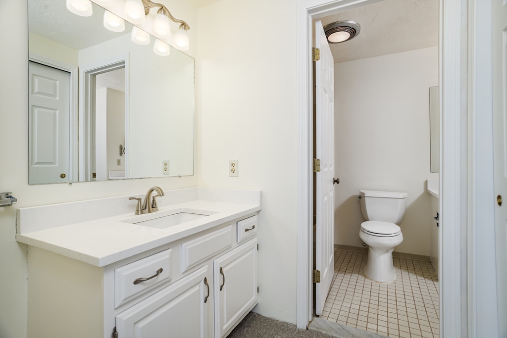 511 Ridgefield Circle, Unit 511B Clinton, MA 01510 - Photo 21 of 32