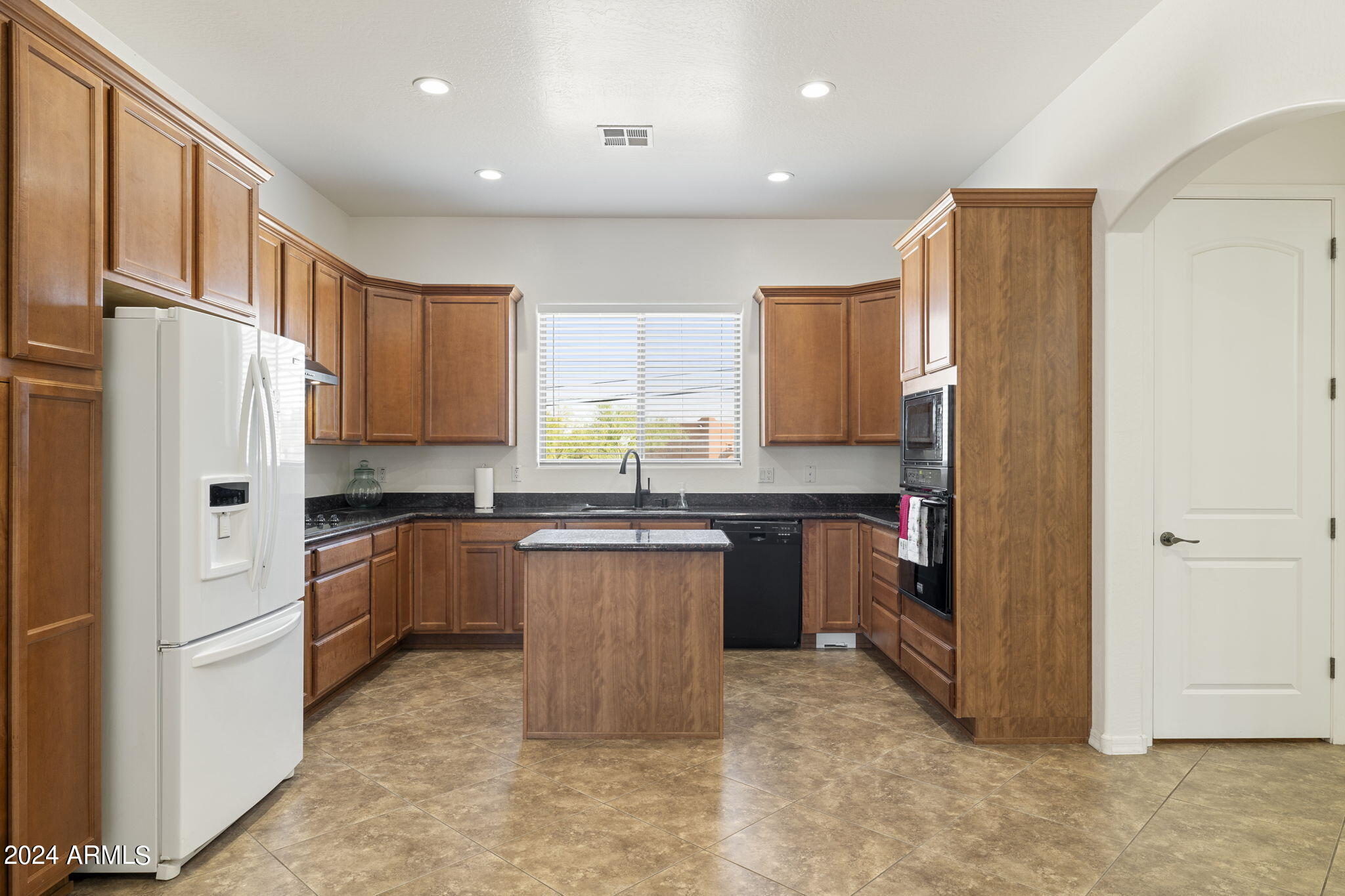 2318 East Carlise Road Phoenix, AZ 85086 - Photo 12 of 52 Kitchen