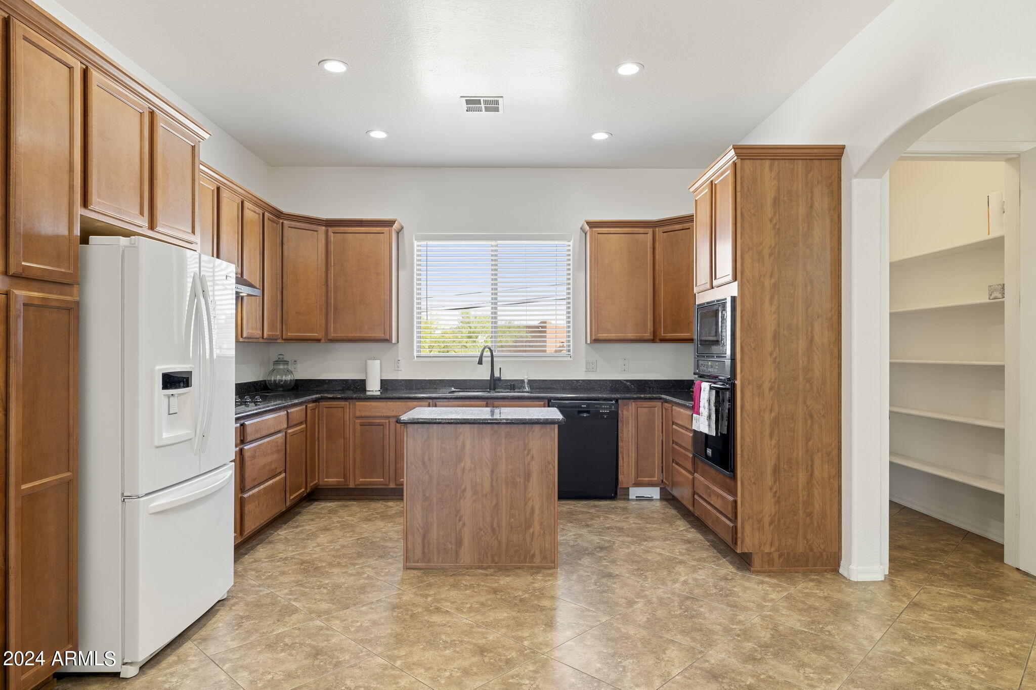 2318 East Carlise Road Phoenix, AZ 85086 - Photo 13 of 52 Kitchen