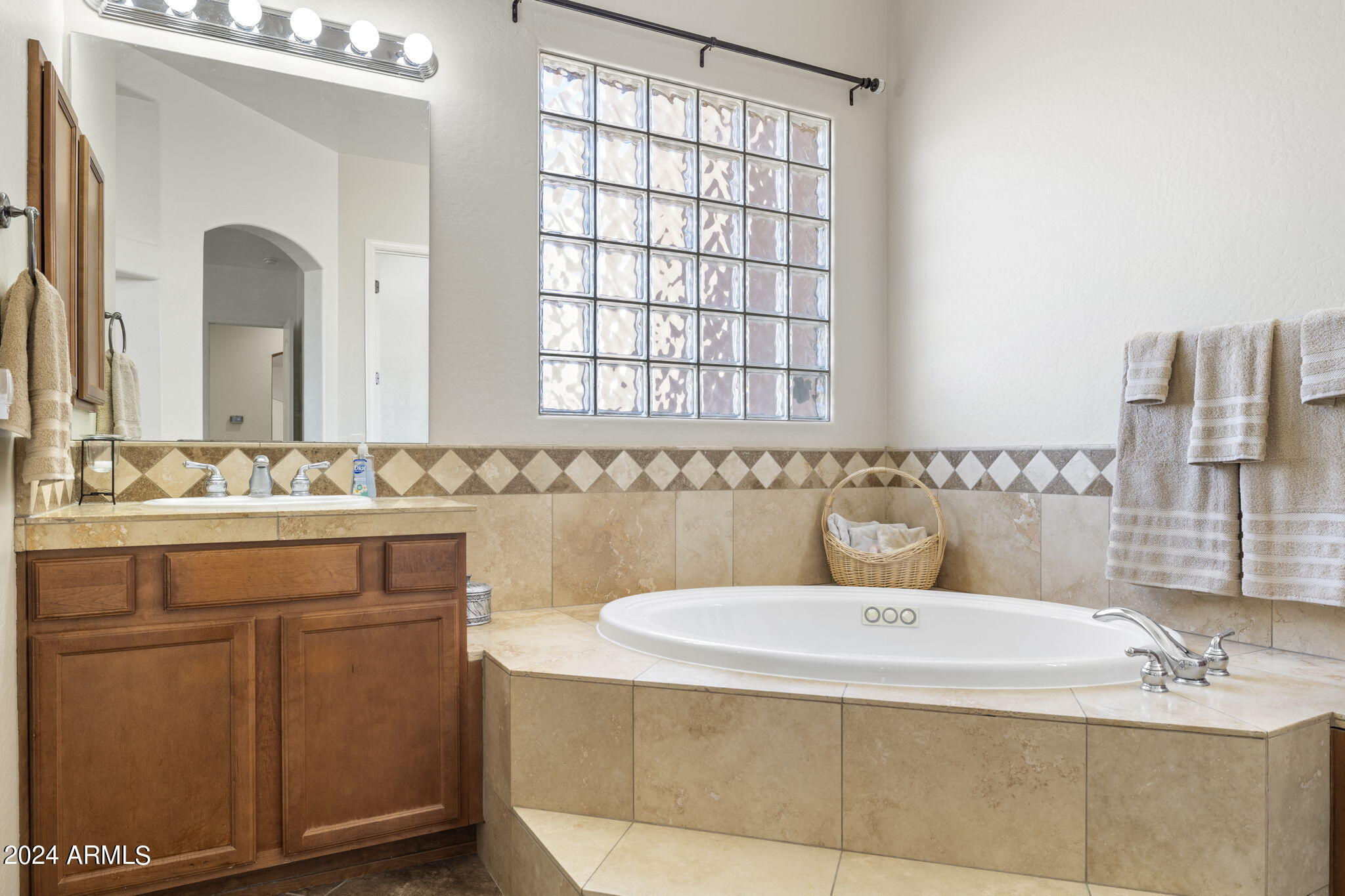 2318 East Carlise Road Phoenix, AZ 85086 - Photo 19 of 52 Master Bath