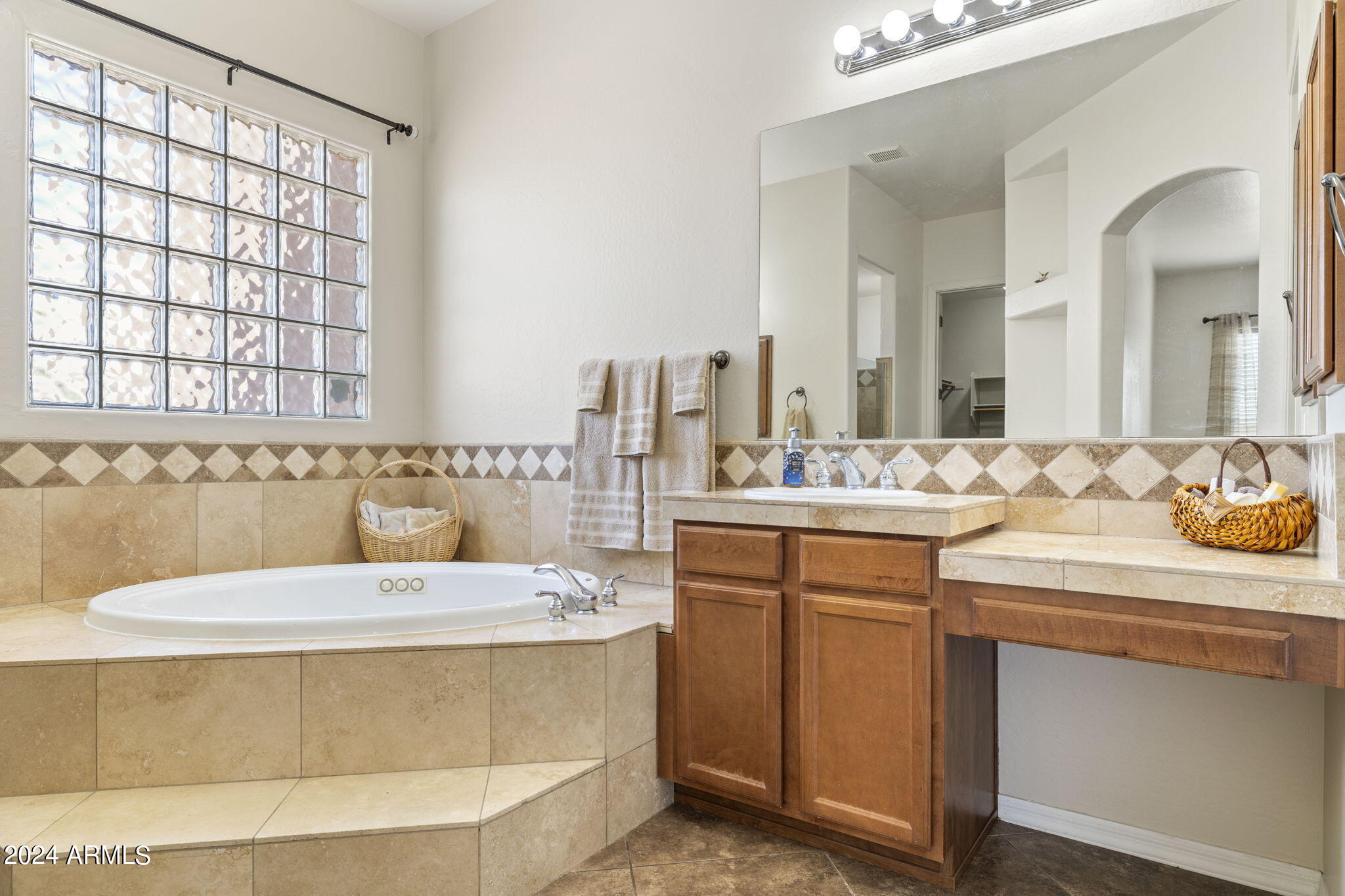 2318 East Carlise Road Phoenix, AZ 85086 - Photo 20 of 52 Master Bath