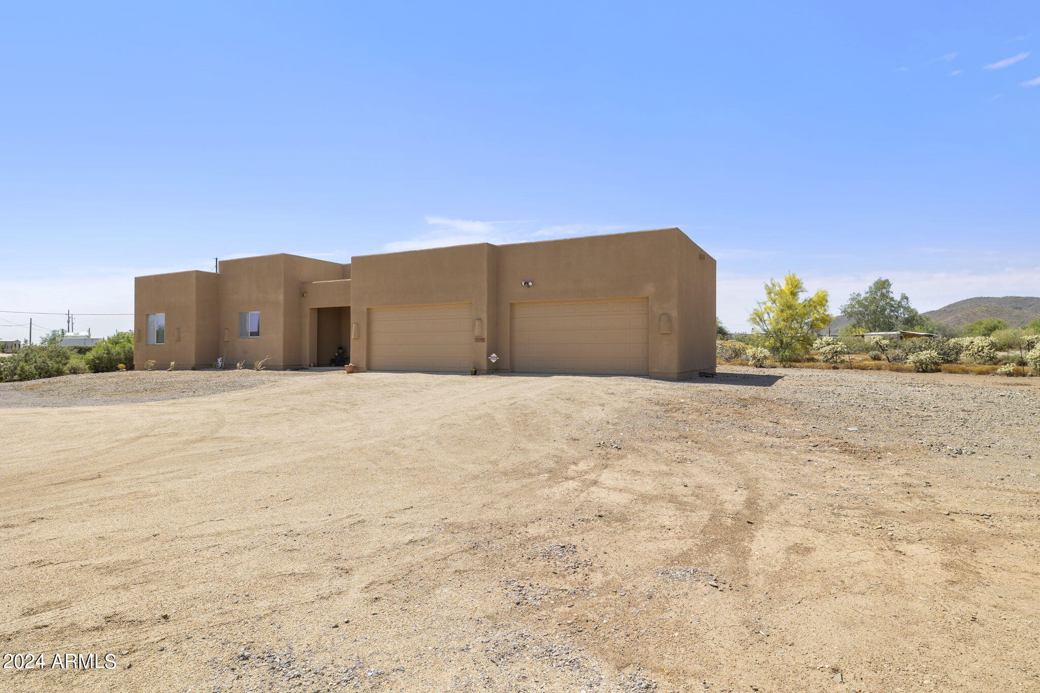 2318 East Carlise Road Phoenix, AZ 85086 - Photo 2 of 52 Front