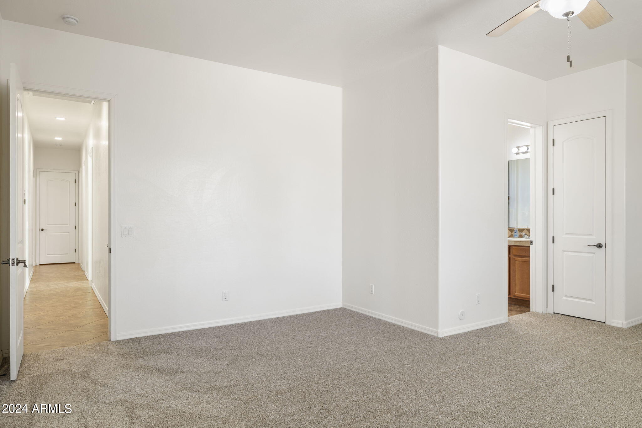 2318 East Carlise Road Phoenix, AZ 85086 - Photo 25 of 52 Secondary Master Suite