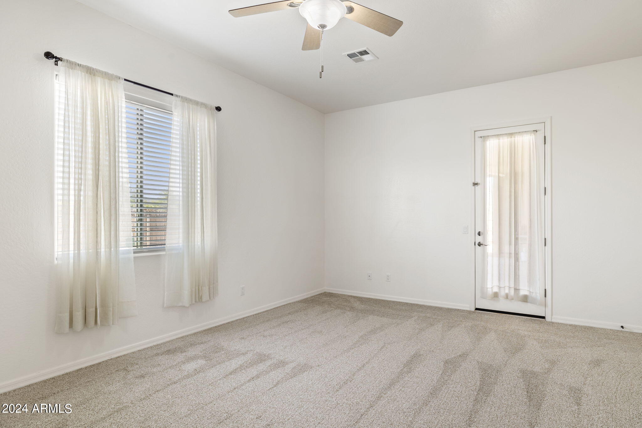 2318 East Carlise Road Phoenix, AZ 85086 - Photo 27 of 52 Secondary Master Suite