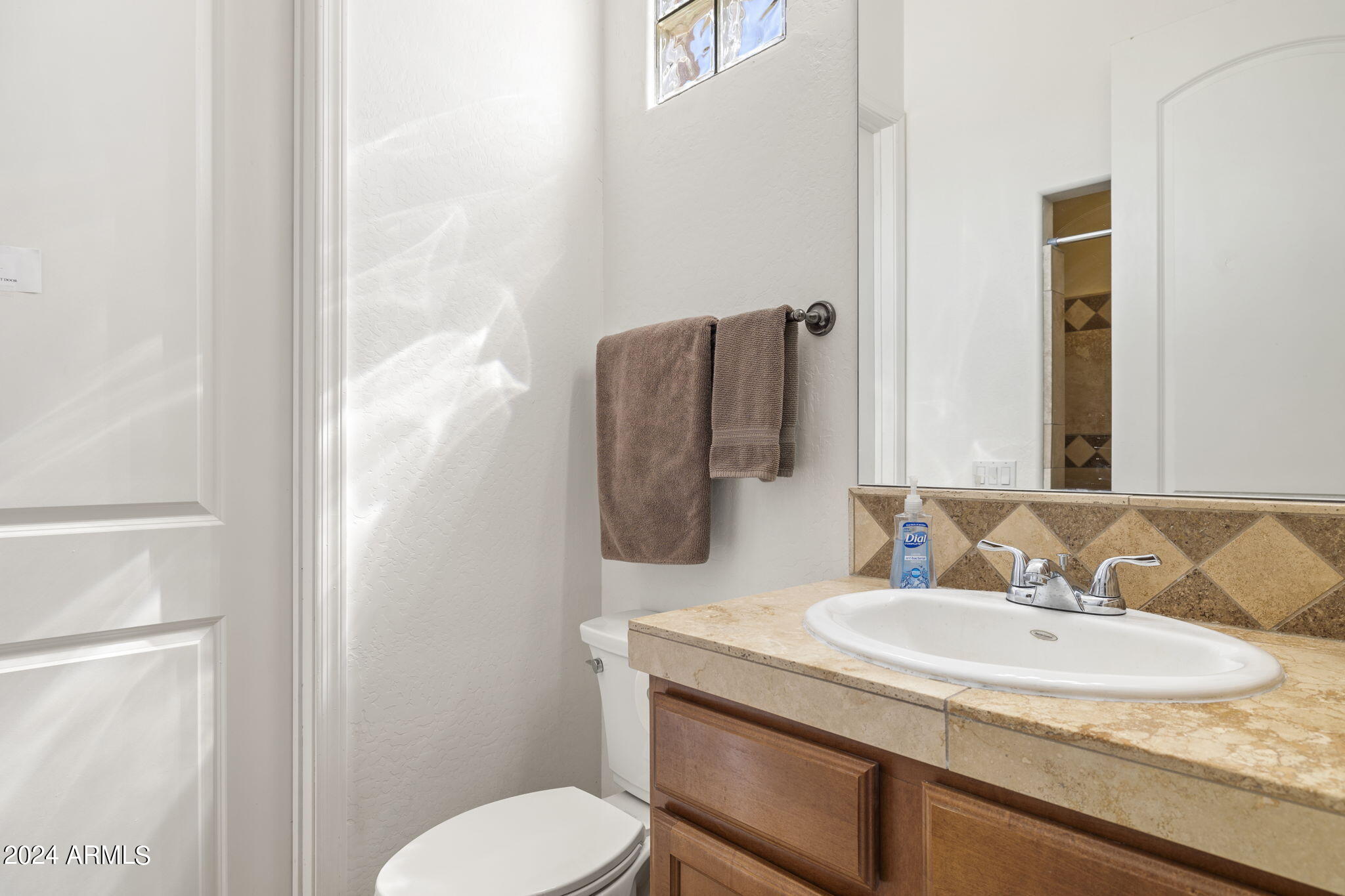 2318 East Carlise Road Phoenix, AZ 85086 - Photo 28 of 52 Secondary Master Suite Bathroom