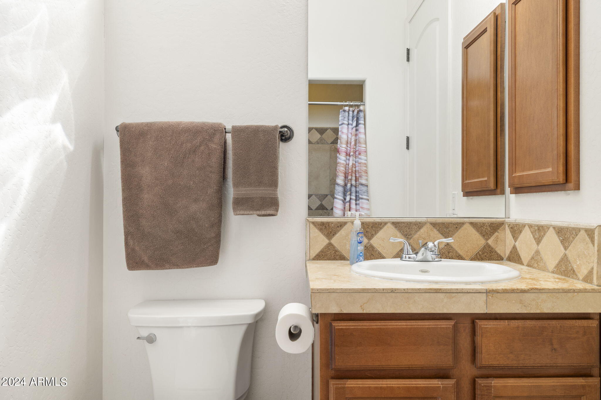 2318 East Carlise Road Phoenix, AZ 85086 - Photo 29 of 52 Secondary Master Suite Bathroom
