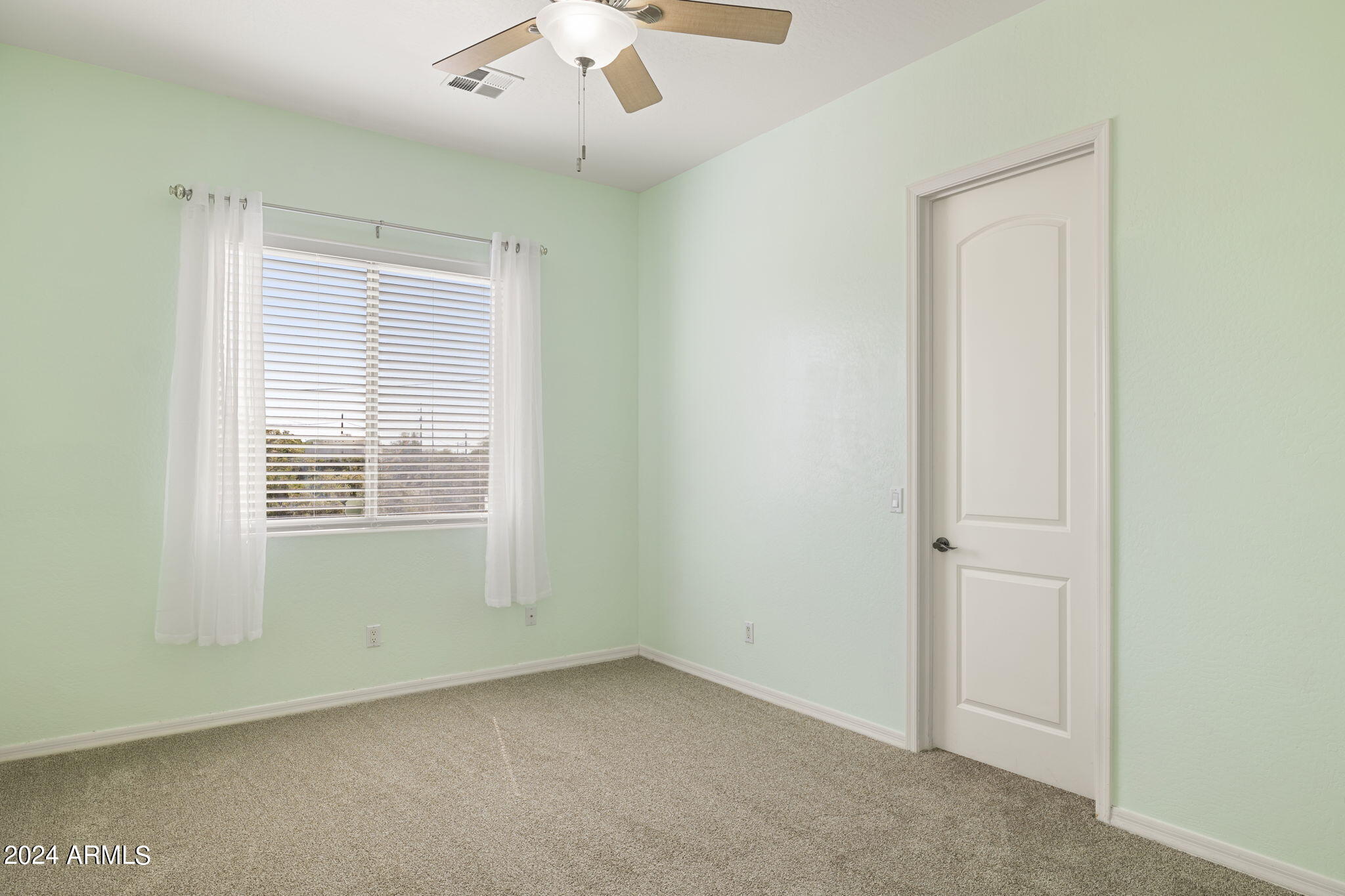 2318 East Carlise Road Phoenix, AZ 85086 - Photo 31 of 52 Spare Room 1